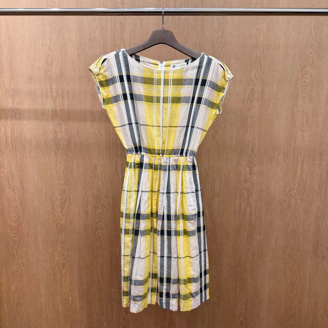 꾸레쥬 라운드넥 슬리브리스 원피스 체크 패턴 숄더 버튼 디테일 옐로우 상품이미지2