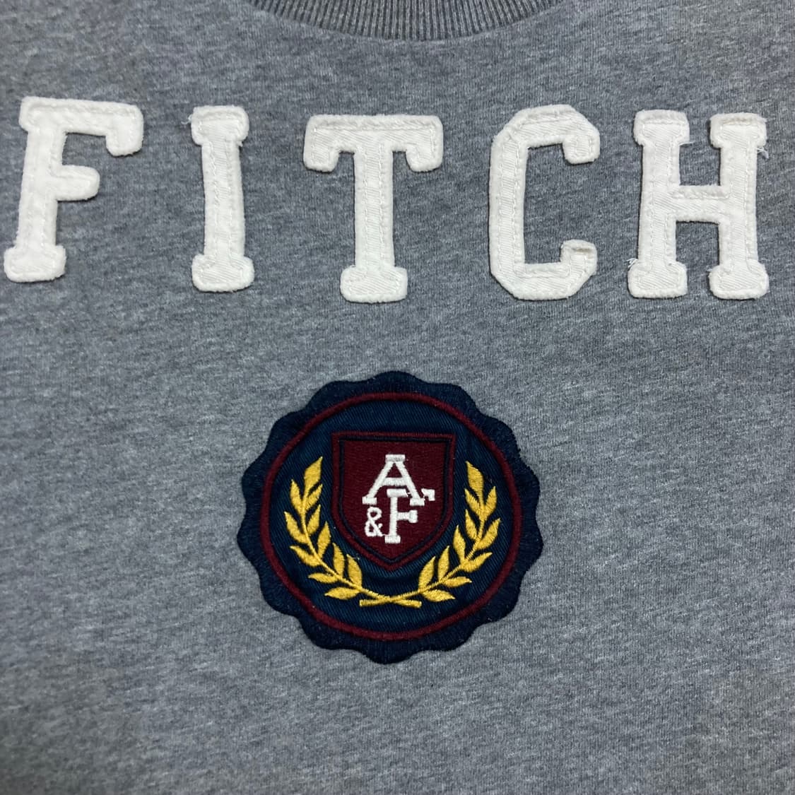 아베크롬비 y2k 스펠아웃 빅로고 그레이 반팔티 상품이미지2