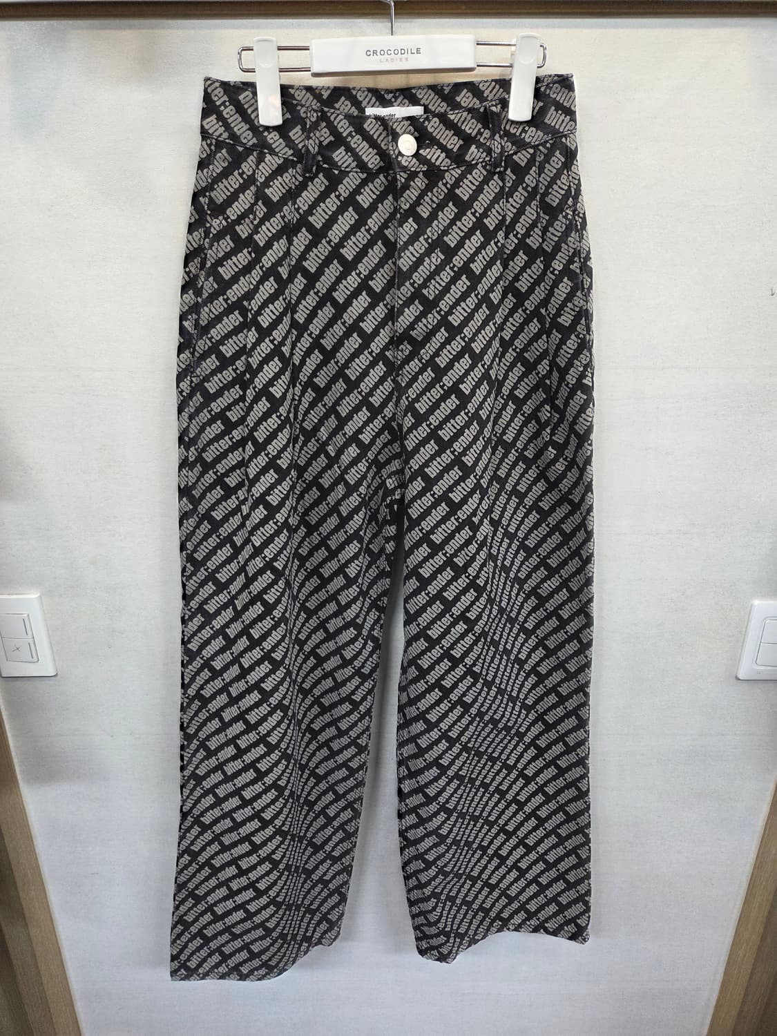 비터앤더 로고 핀턱 블랙 와이드 데님팬츠 s 상품이미지1