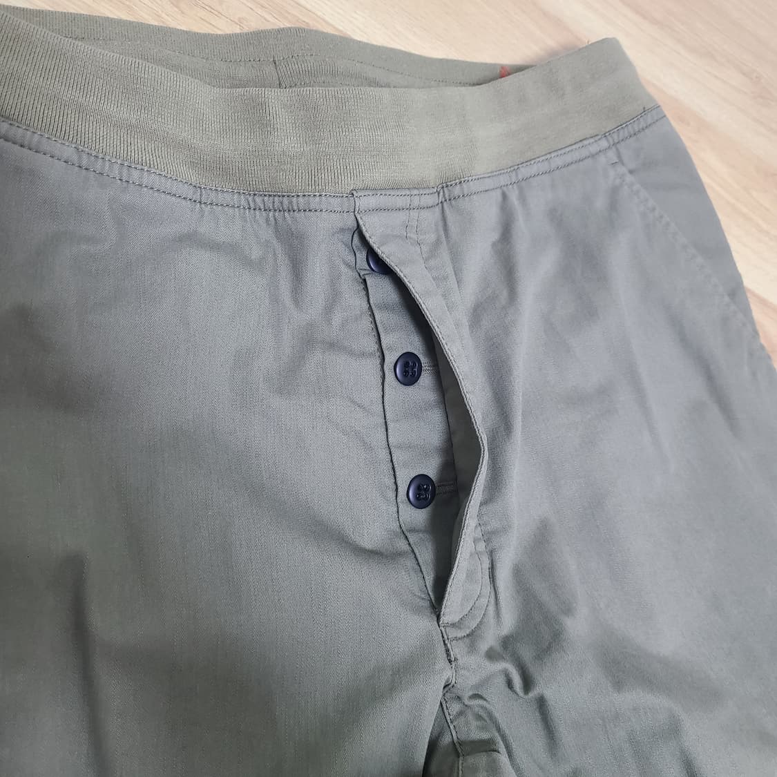 나이키 테크 팬츠 카키 상품이미지4