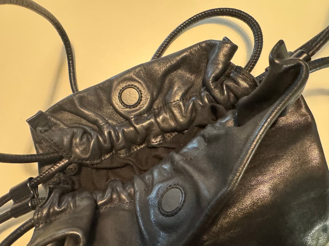 코스 cos 블랙 소가죽 숄더백 상품이미지4