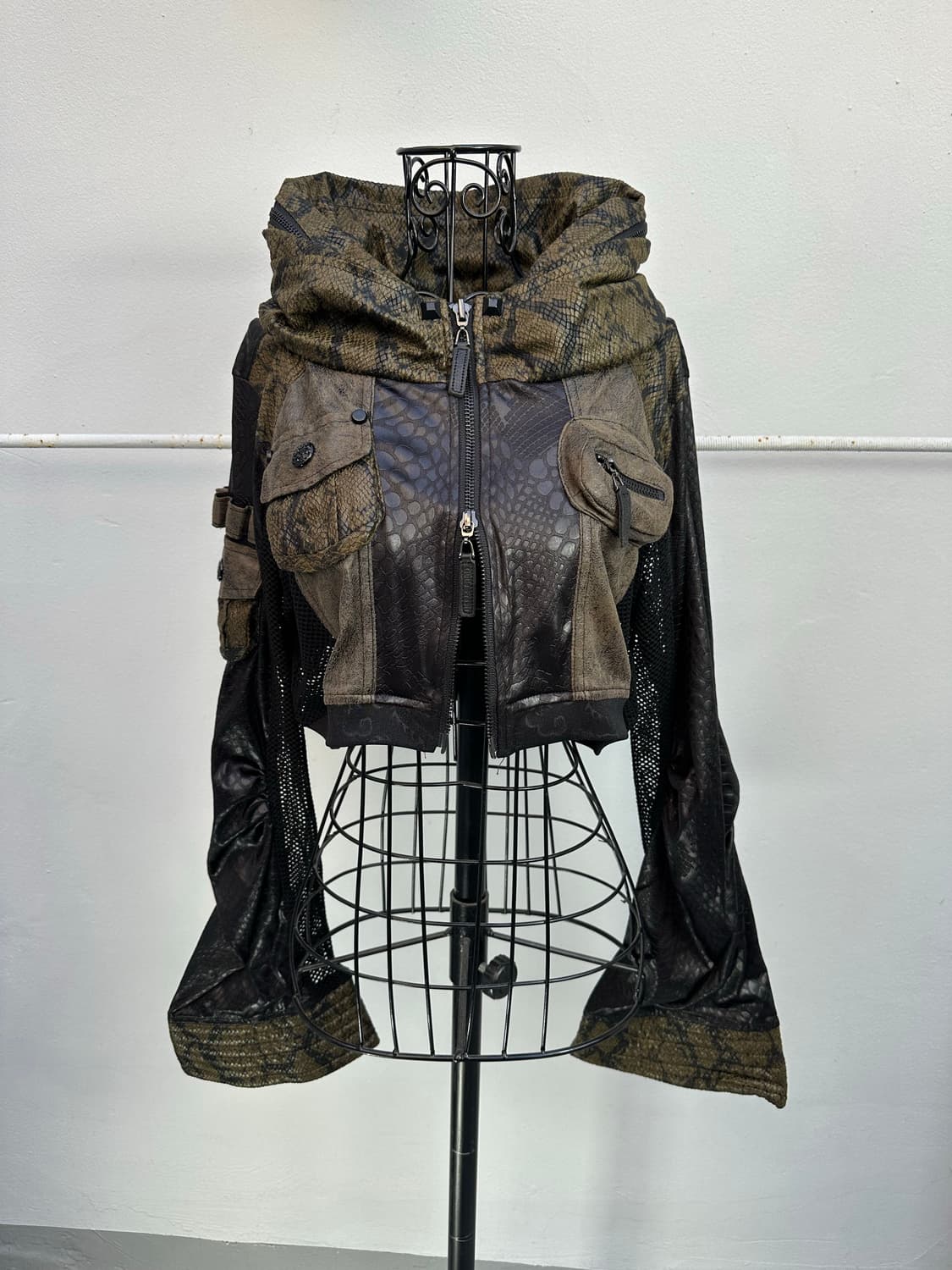 Qutie Frash 파이톤 크롭자켓 상품이미지3