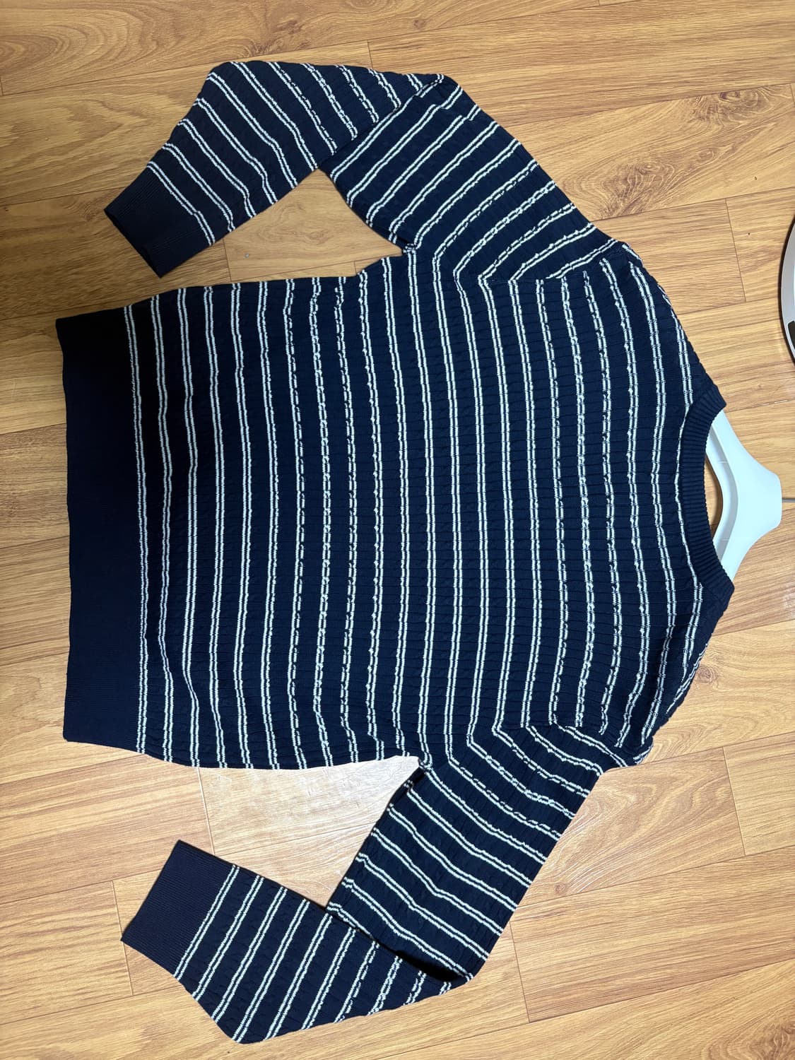 포커페이스 케이블 스트라이프 헨리넥 니트 46 네이비 팝니다 상품이미지2