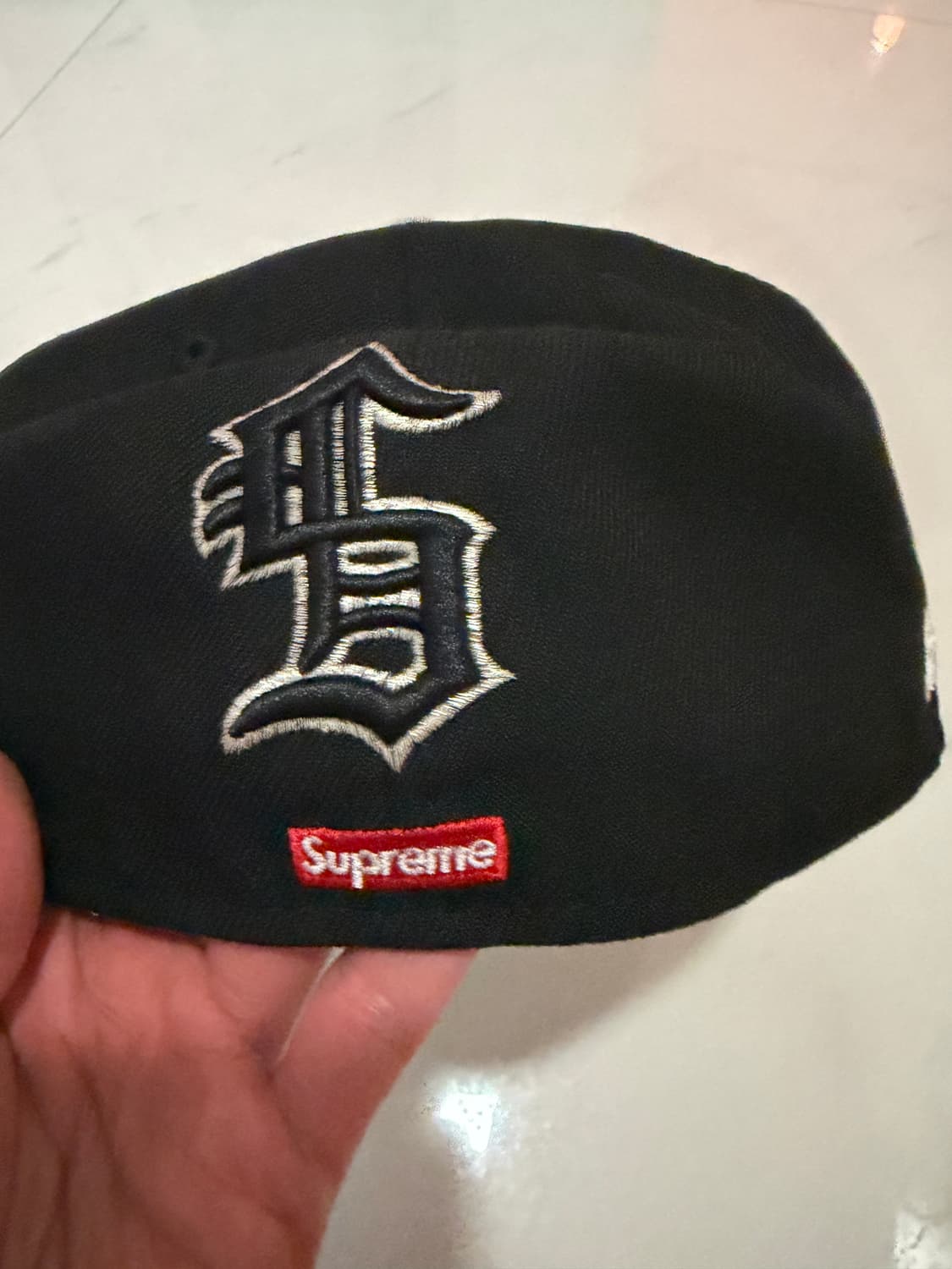 슈프림 멀티 S 로고 뉴에라 블랙 - 25SS 758 - 60.6cm 상품이미지3