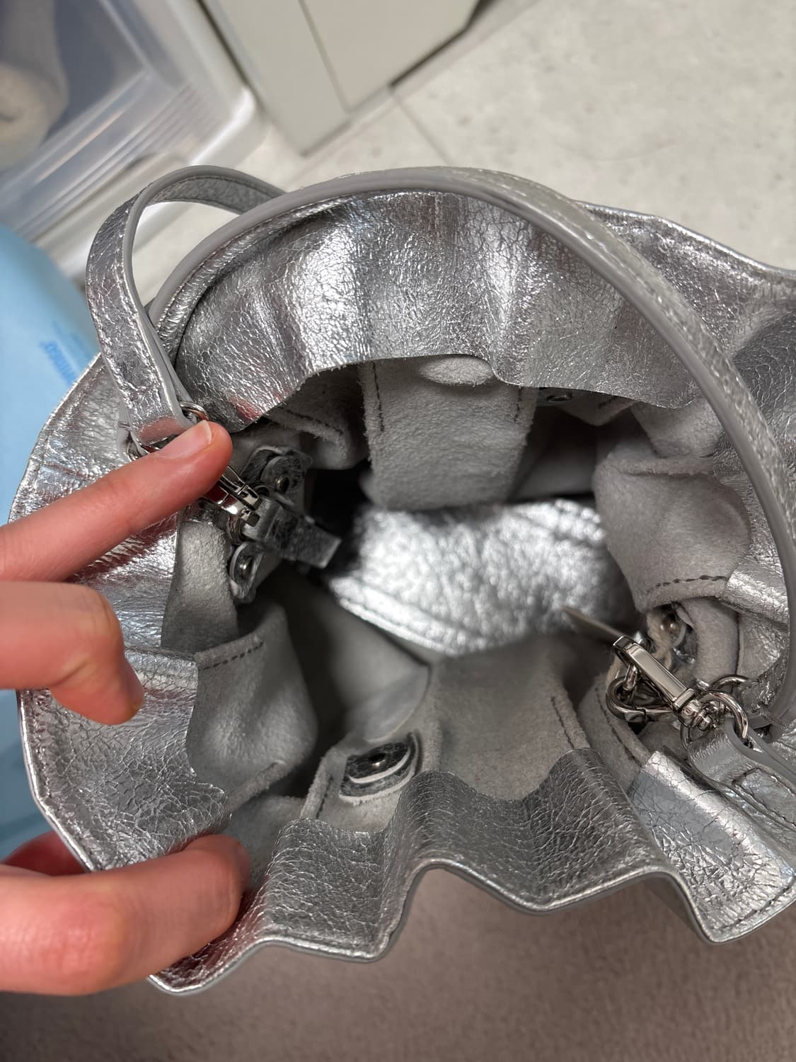 조셉앤스테이시 크로스백 실버 복조리 플리츠 테슬백 상품이미지3