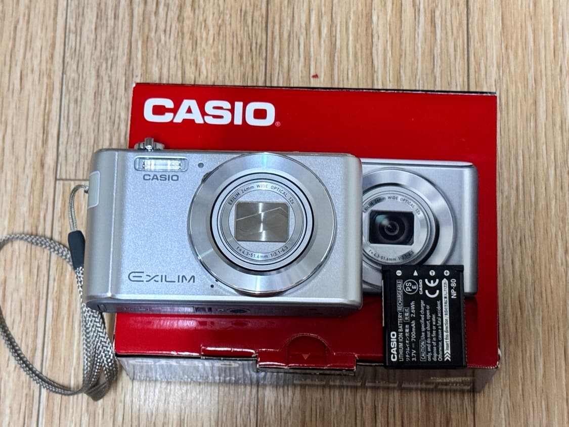 카시오 디카 엑슬림 ex zs180 실버 판매합니다 상품이미지1