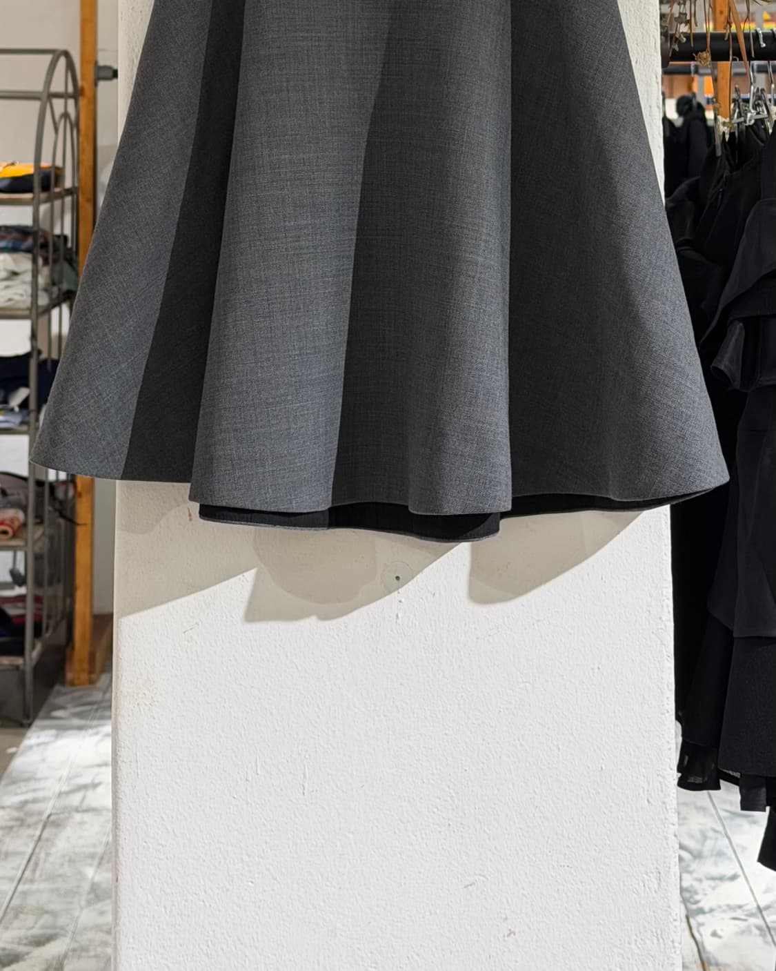 마크제이콥스 그레이 플레어 미니스커트 상품이미지3