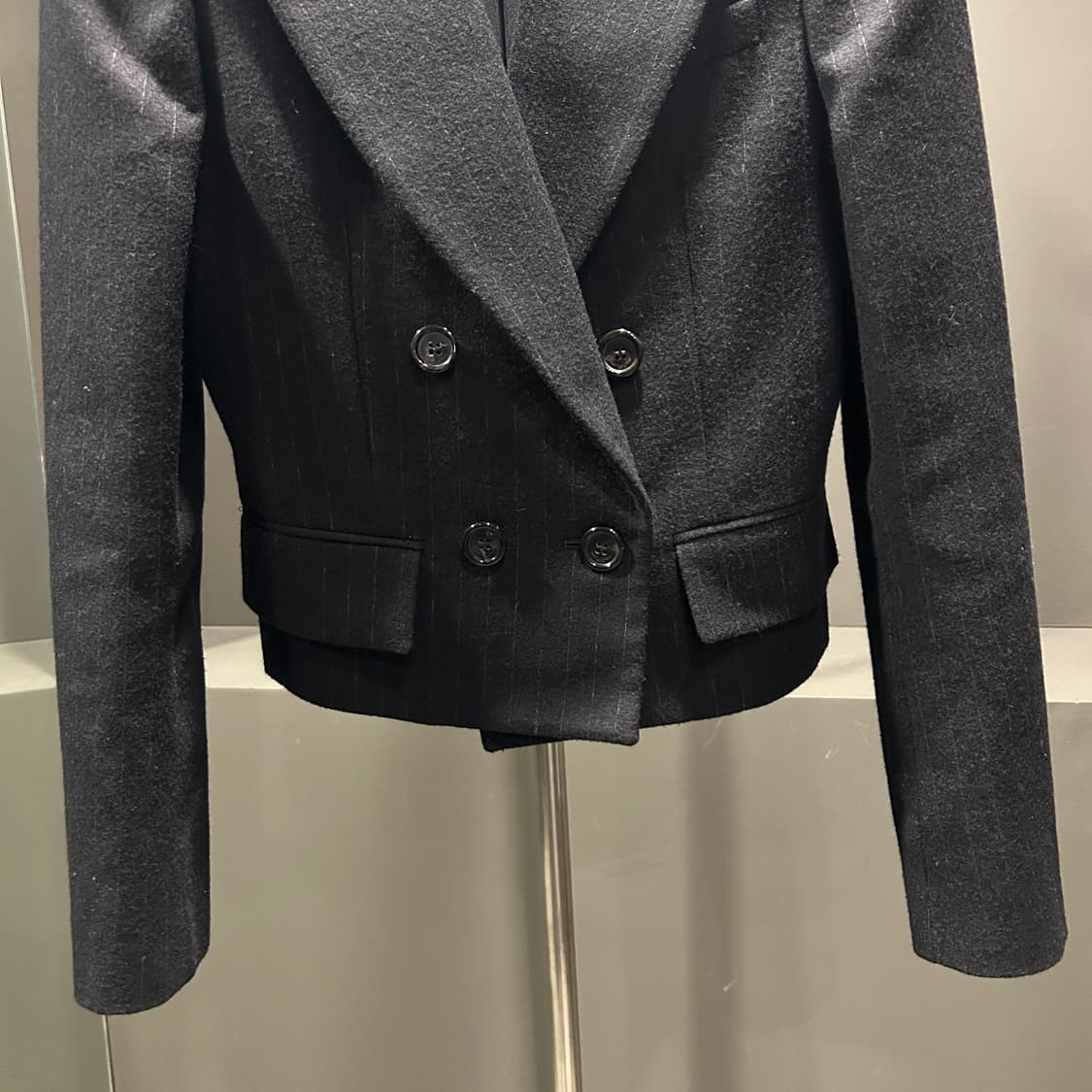 생로랑 스트라이프 울 느와르 끄레 크롭 자켓 상품이미지3