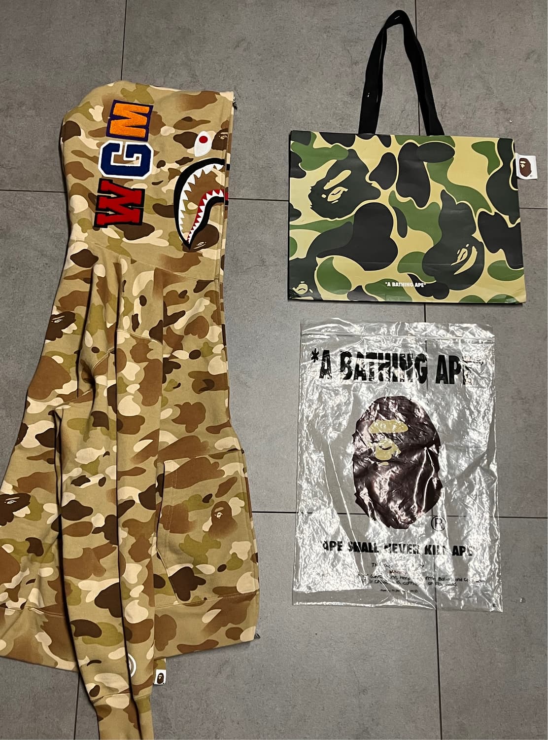 새상품급) 베이프 베이지 카모 샤크 후드집업 상품이미지1