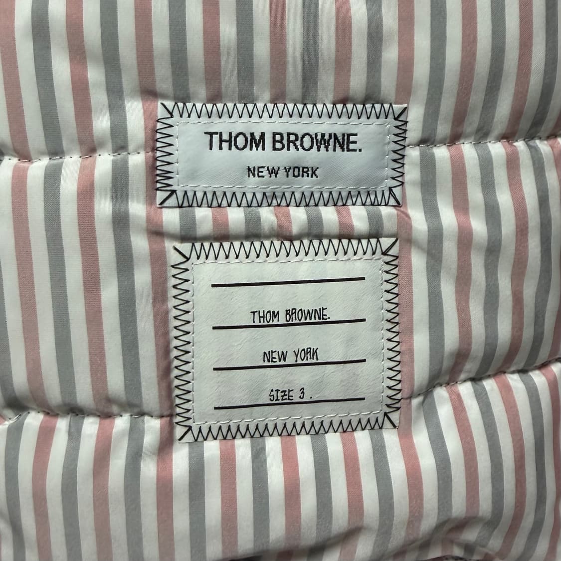 [S+급/3] 톰브라운 후드 경량패딩 네이비 상품이미지8