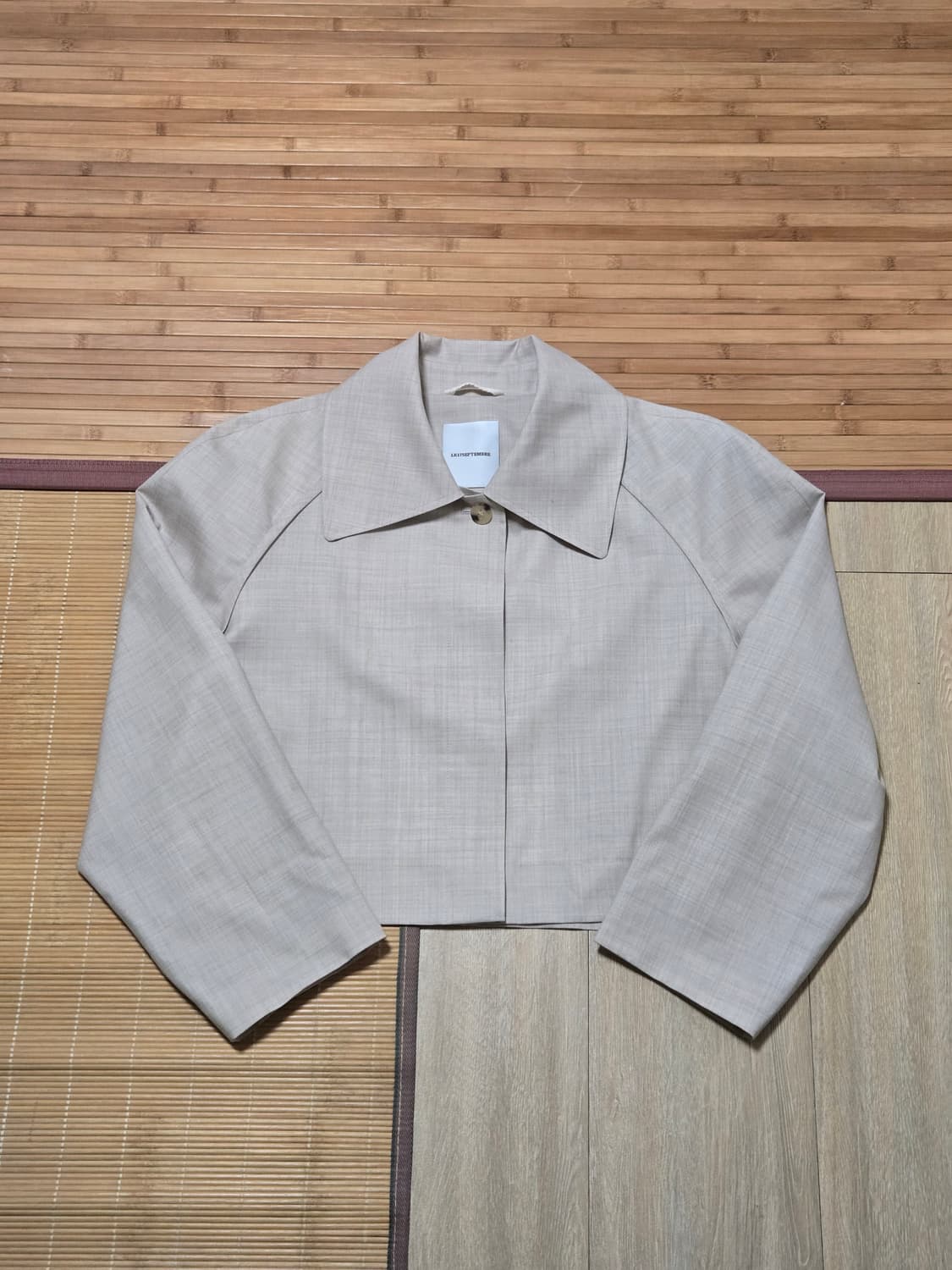 르17셉템버 2022 크롭 자켓  상품이미지3