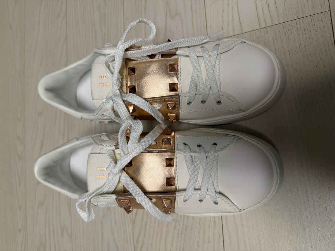 발렌티노 락스터드 화이트 스니커즈 신품급 중고 36  상품이미지2