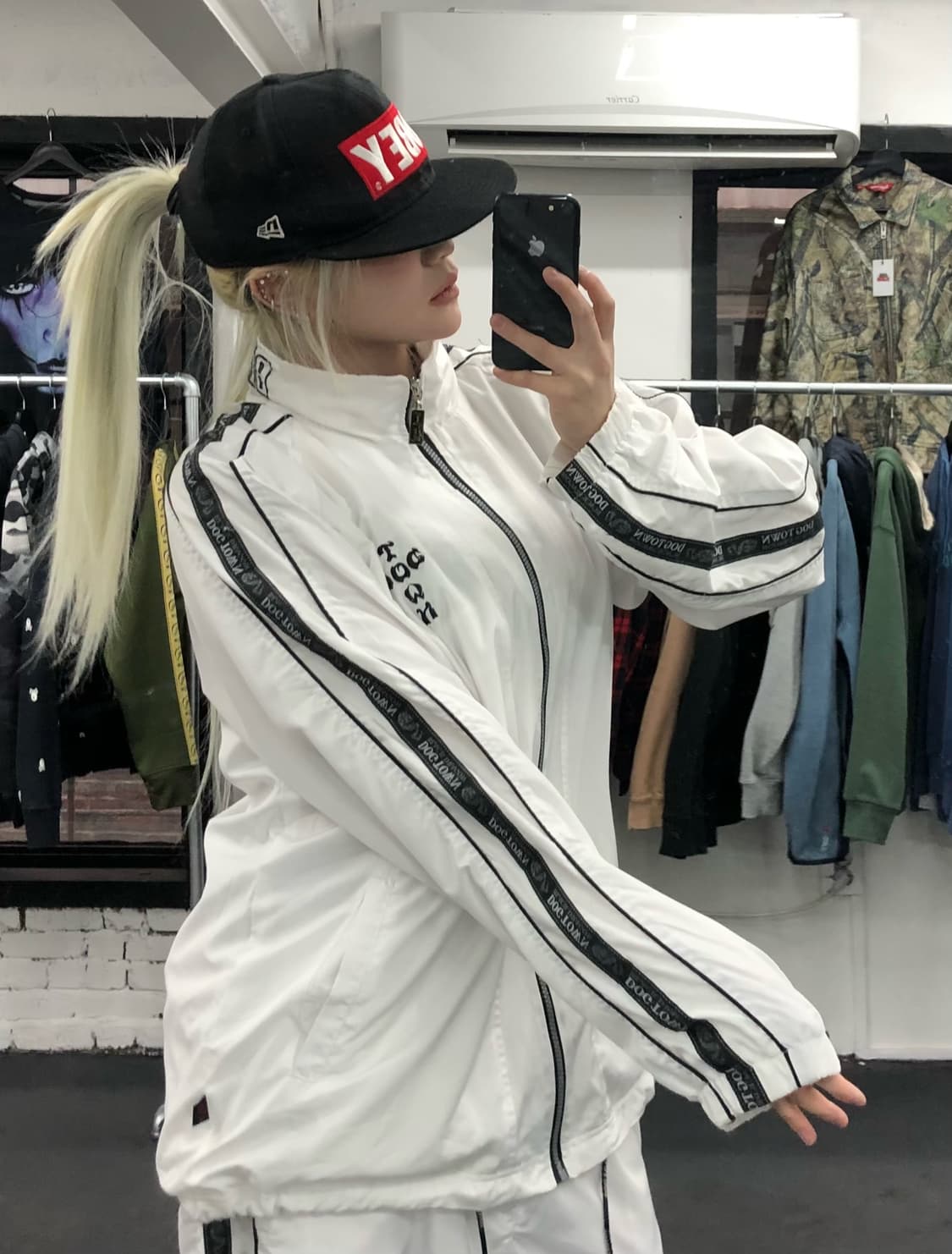 도그타운 사이드 로고 화이트 바람막이 상품이미지5