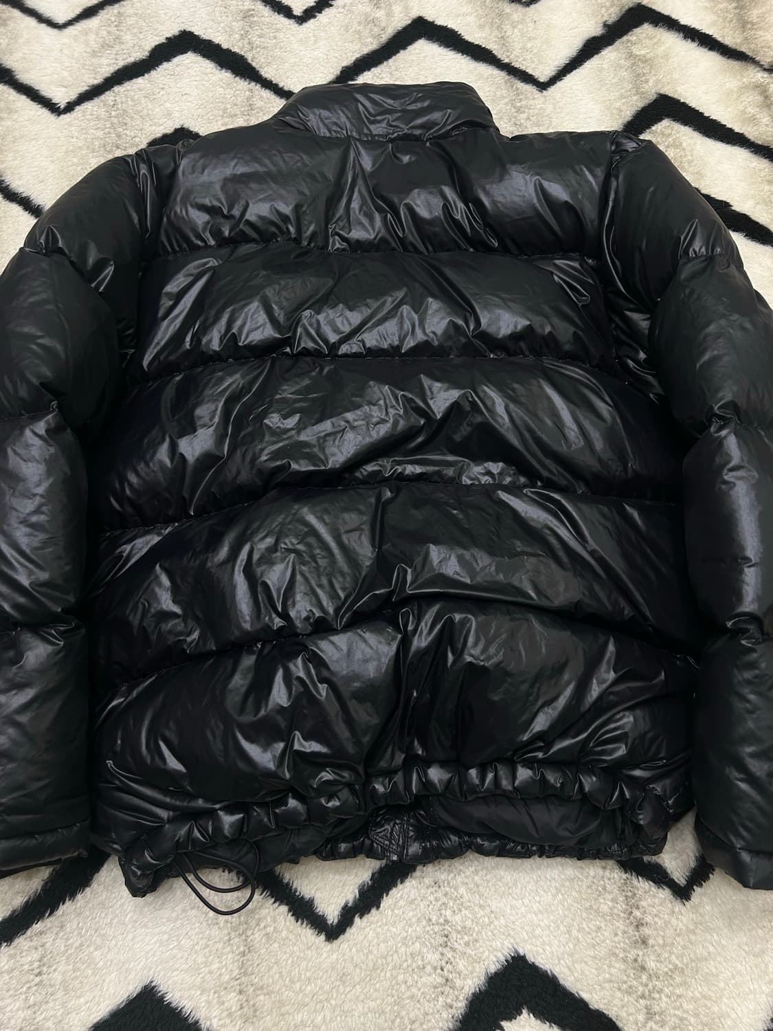 [L]무신사스탠다드 글로시 푸퍼 패딩/블랙/유광 상품이미지5