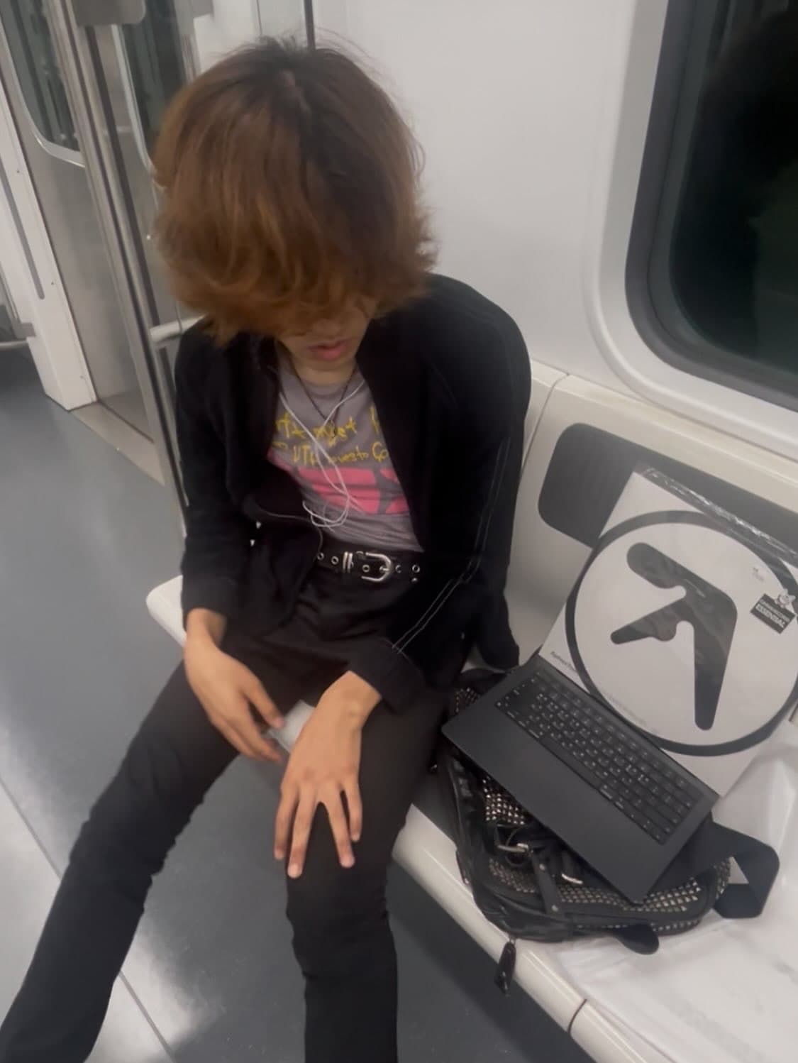 생로랑 에디 D02 블랙진 상품이미지5