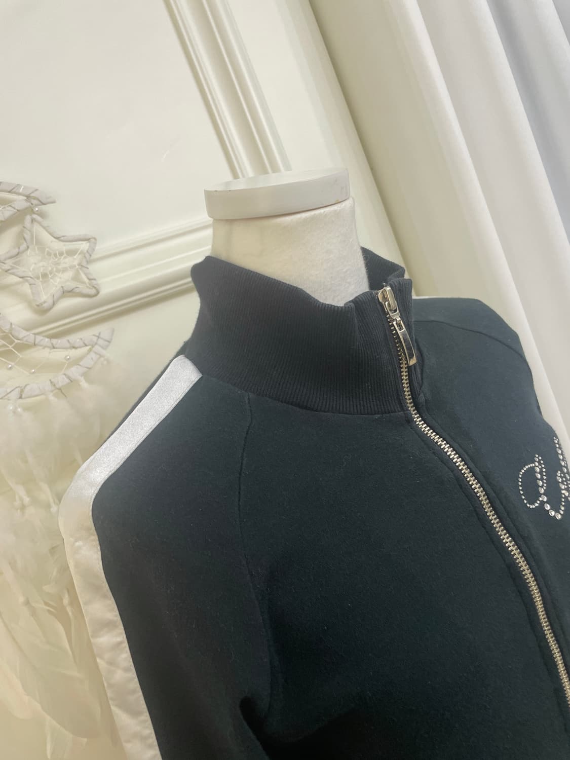 black cubic point sleeve line zip-up 상품이미지7