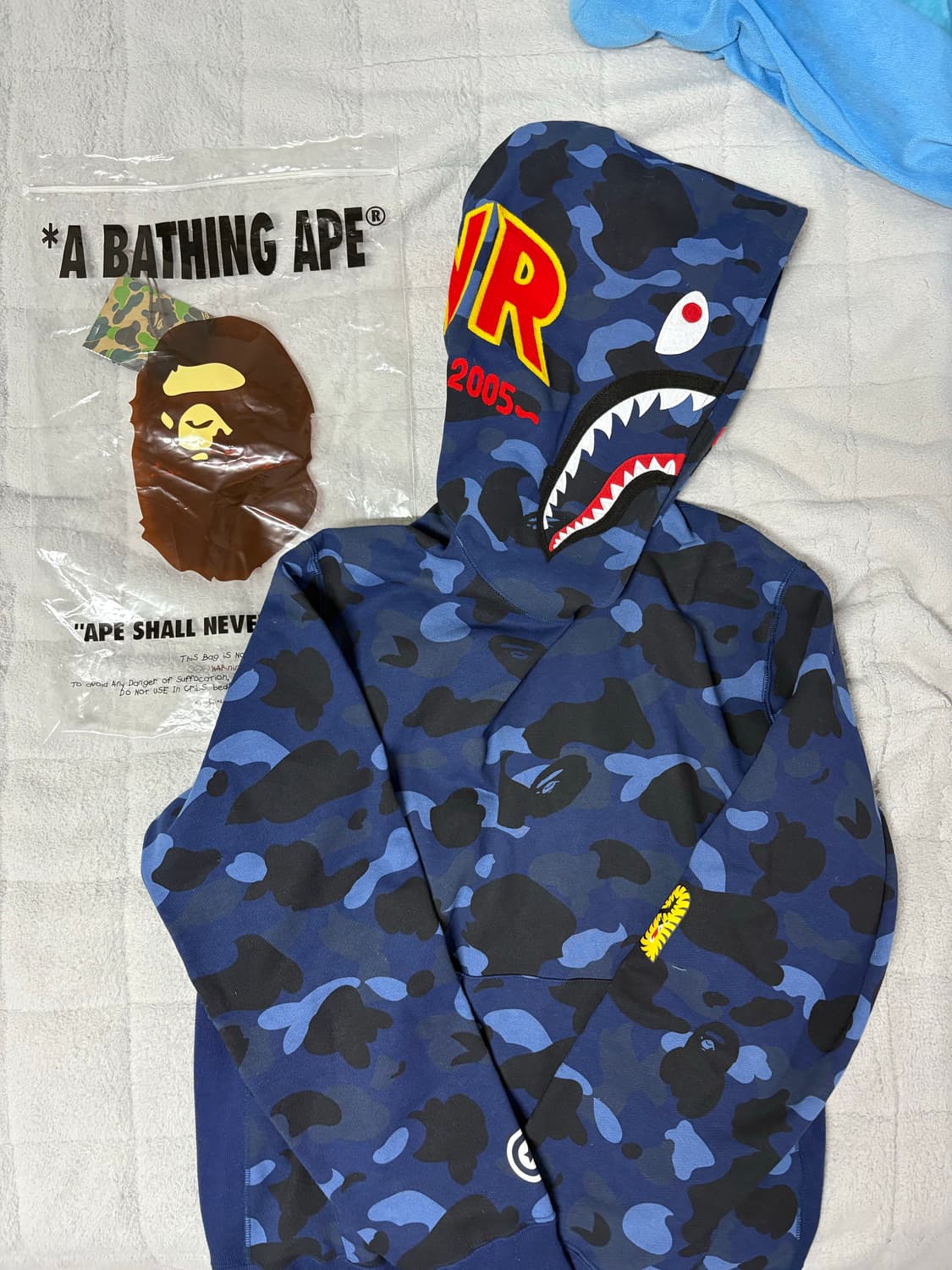 베이프 블루카모 샤크후드 L 새상품 판매합니다 상품이미지1