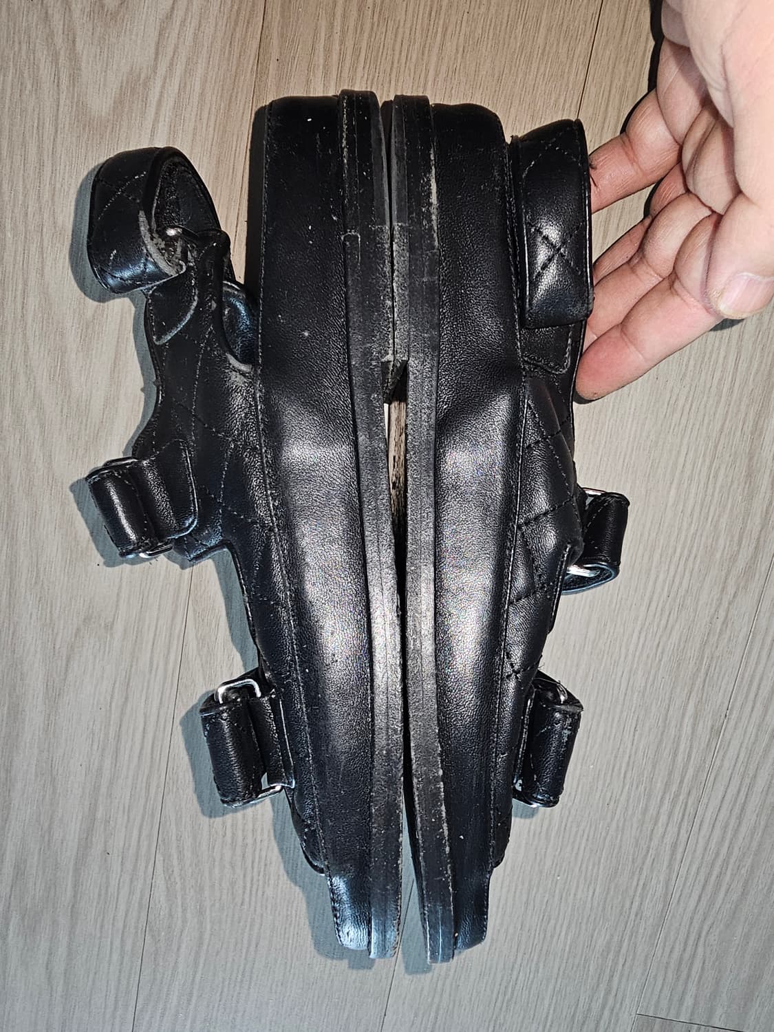 샤넬 벨크로 퀄팅 가죽 샌들(일부하자) 상품이미지4