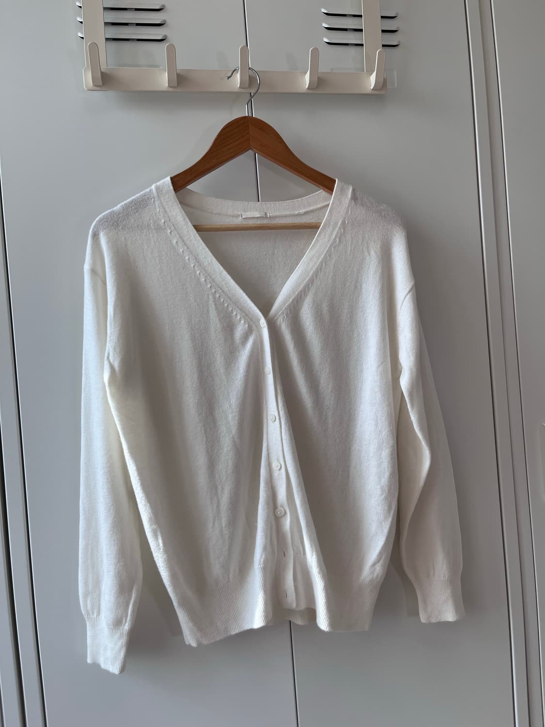 GU 화이트 브이넥 루즈 가디건 상품이미지6