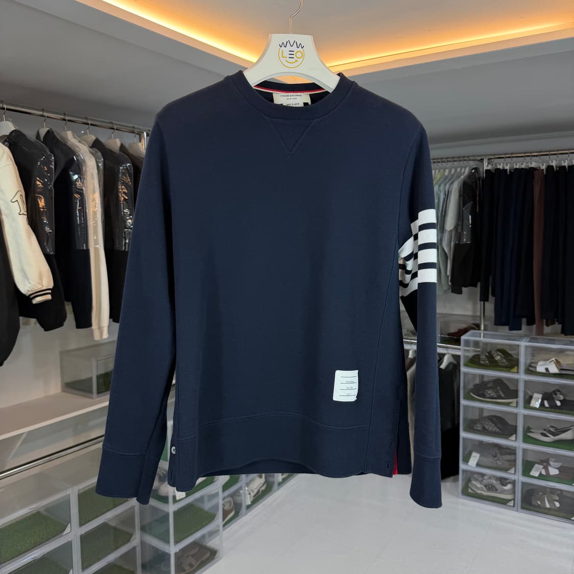 [리오브전포점] 톰브라운 사선 완장 자수 맨투맨 상품이미지1