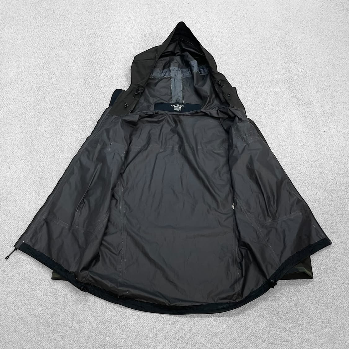 아크테릭스 베타 SL 바람막이 자켓 카키 상품이미지5