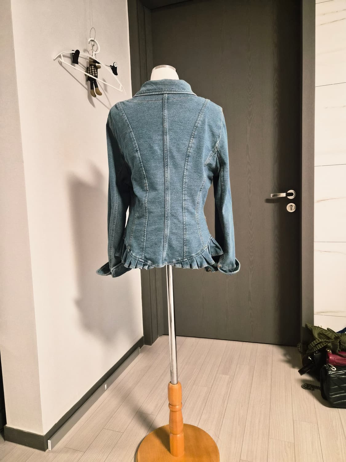 페미닌한 프릴 디테일 데님 자켓 (M사이즈) 상품이미지3