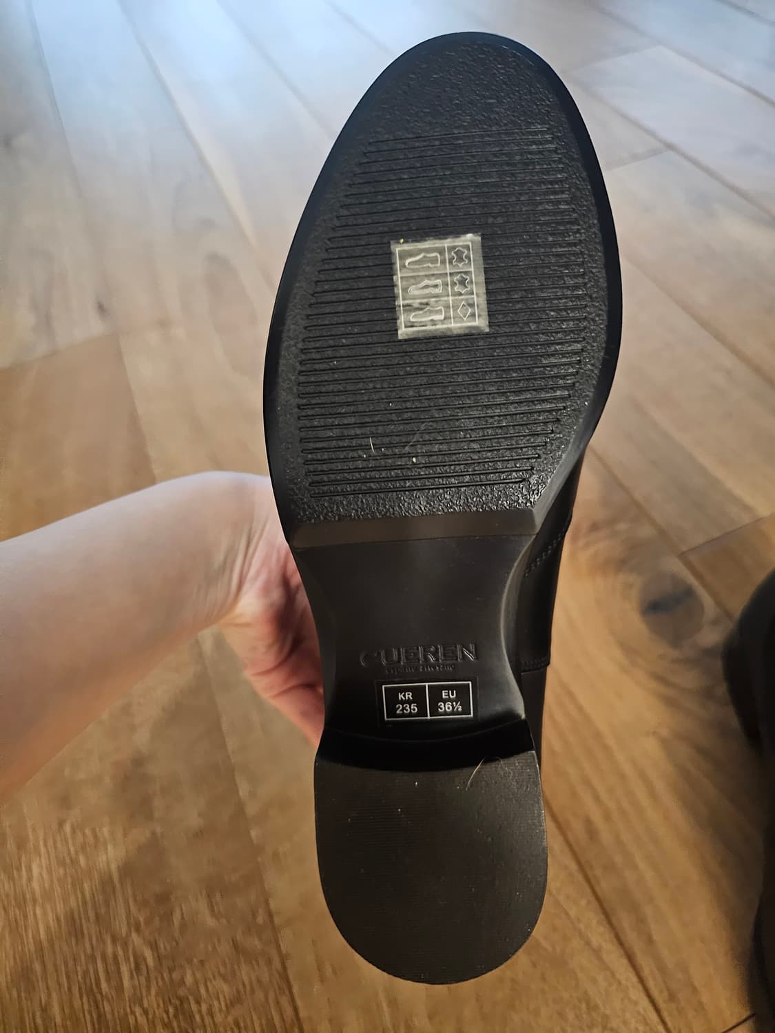 쿠에른 프라하01 첼시부츠 블랙색상 235mm 상품이미지3