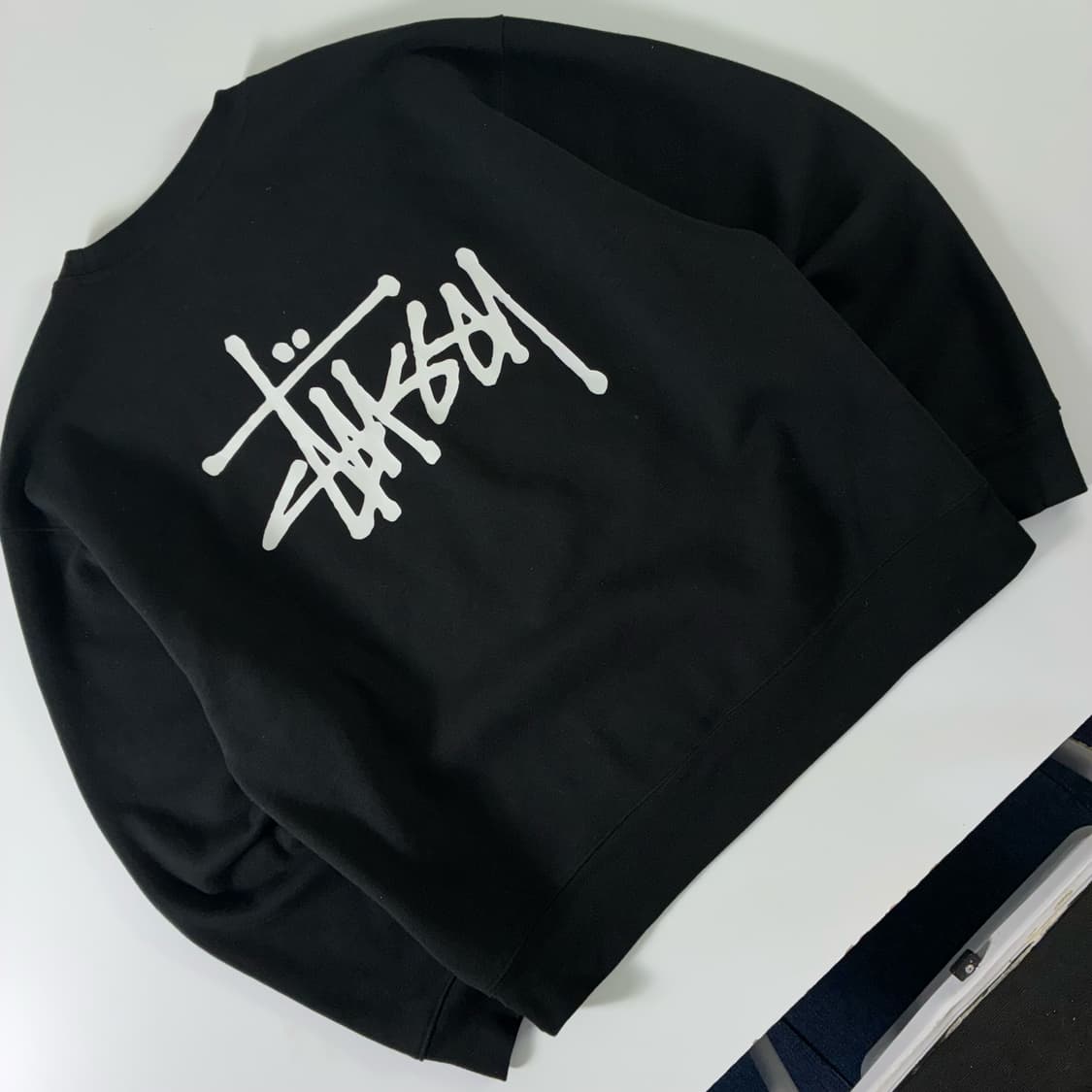 Stussy  스투시 베이직 스탁로고 블랙 맨투맨  상품이미지1