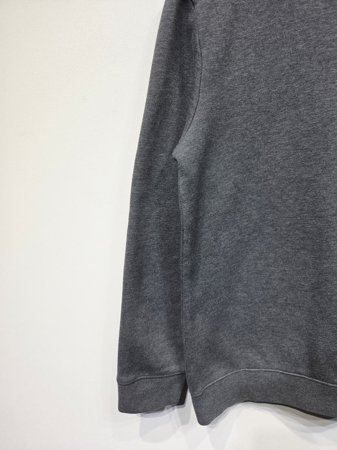 HAZZYS 헤지스 시그니처 자수 로고 기모 맨투맨 상품이미지4