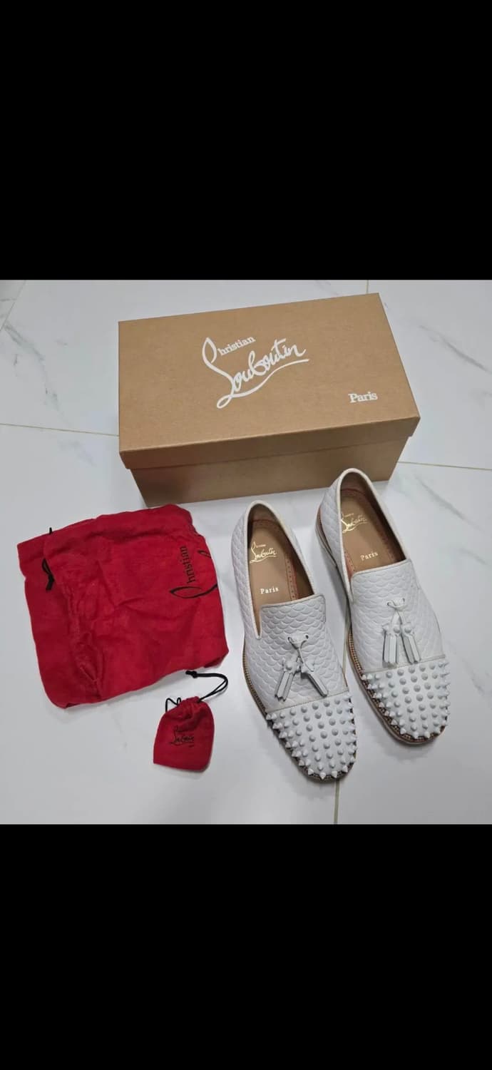 크리스찬 루부탱 화이트 스터드 테슬로퍼 팝니다 상품이미지2