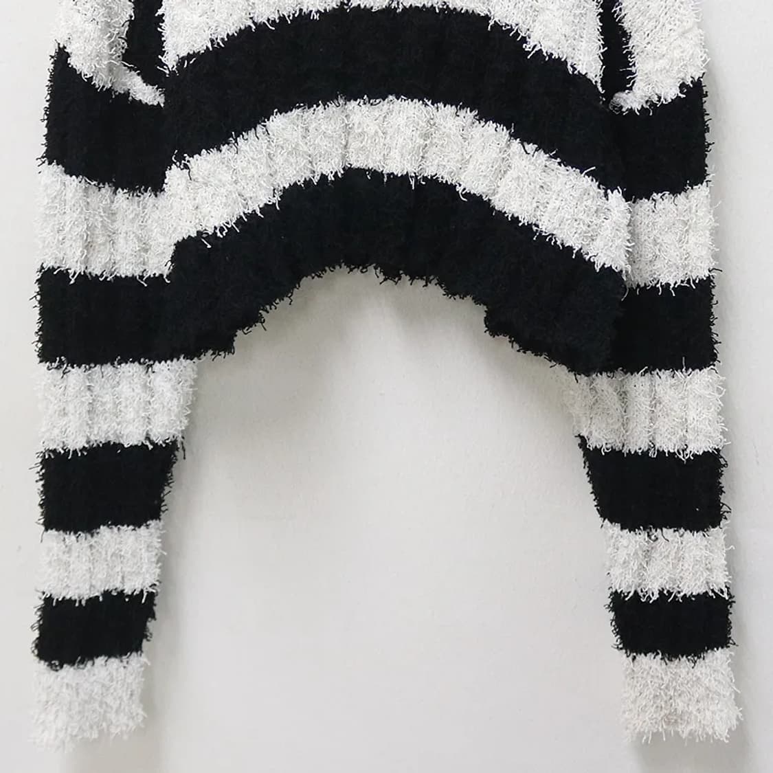 CHUU 부클 스트라이프 크롭니트 64610 상품이미지4