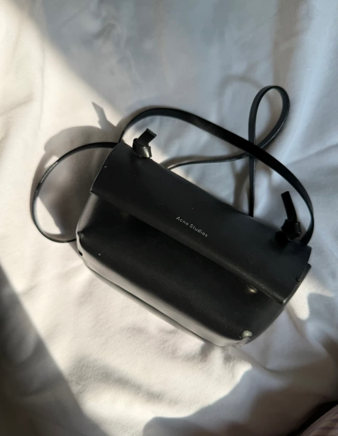 아크네 스튜디오 미니 크로스백 블랙 상품이미지3