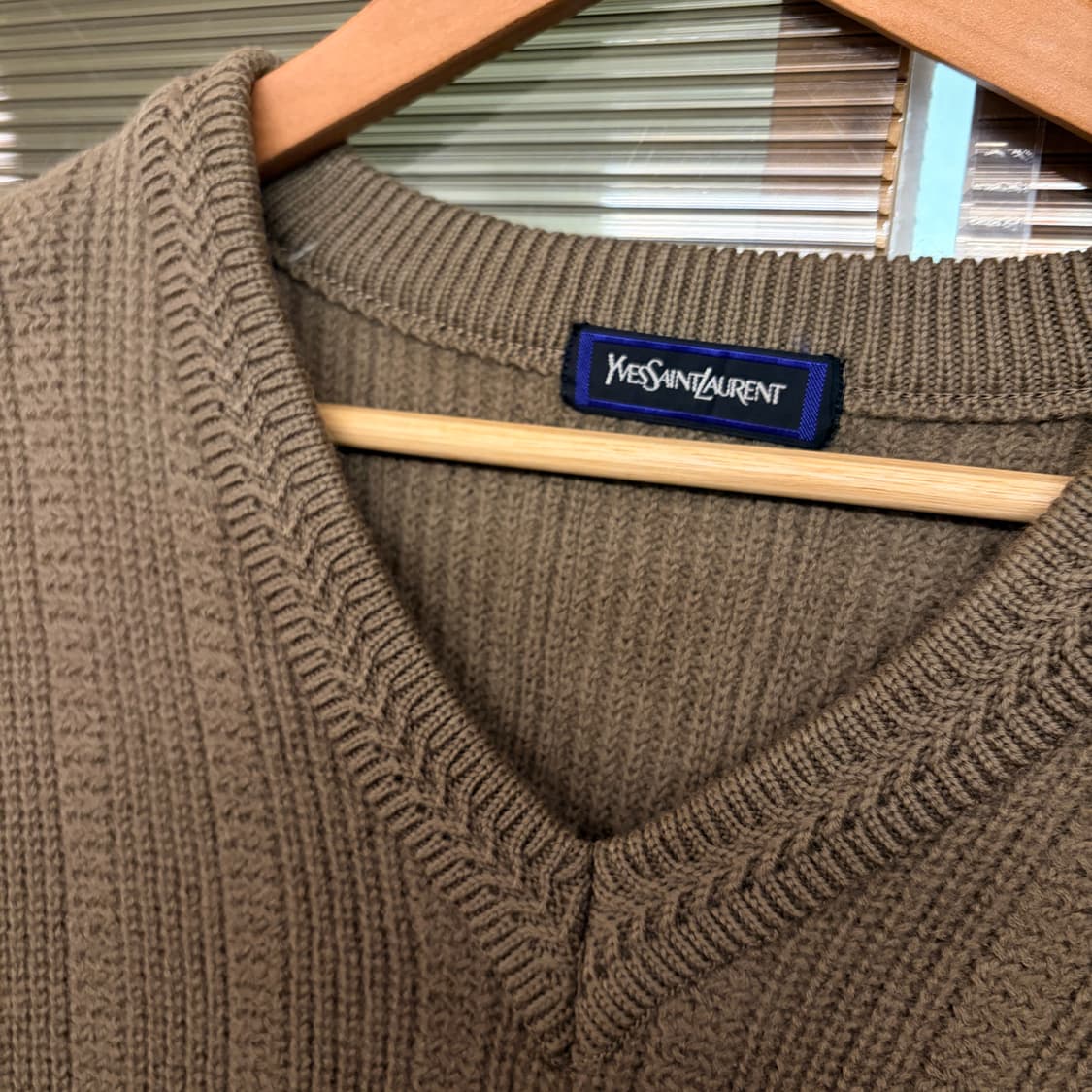 입생로랑 브이넥 울니트 상품이미지4