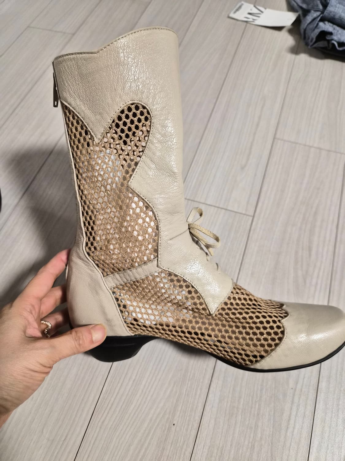 새상품 유니크한 가죽 망사 믹스 레이스업 부츠 (230 사이즈) 상품이미지4