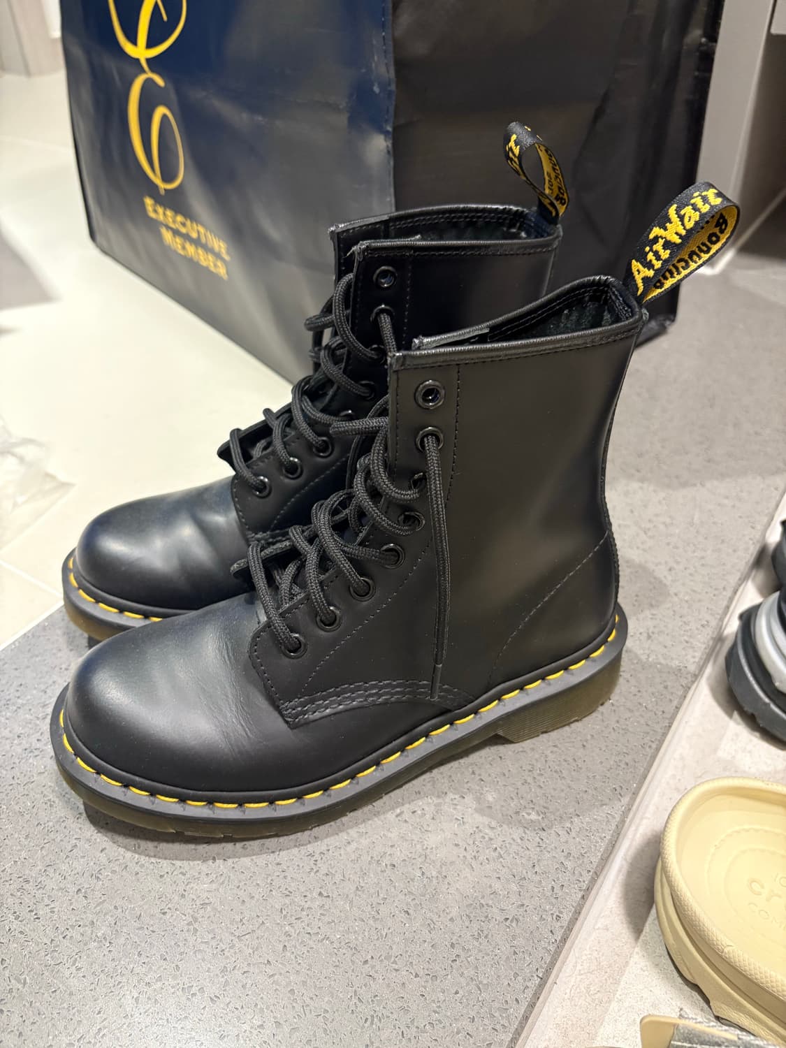 닥터마틴 1460W 우먼스 8홀 블랙 R11821006 상품이미지2