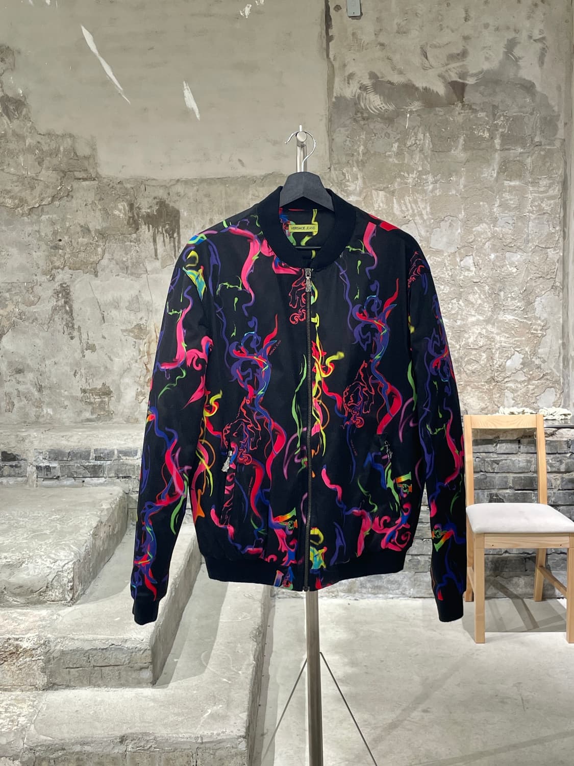 베르사체 진스 블랙 네온 스모크 봄버 자켓 상품이미지1