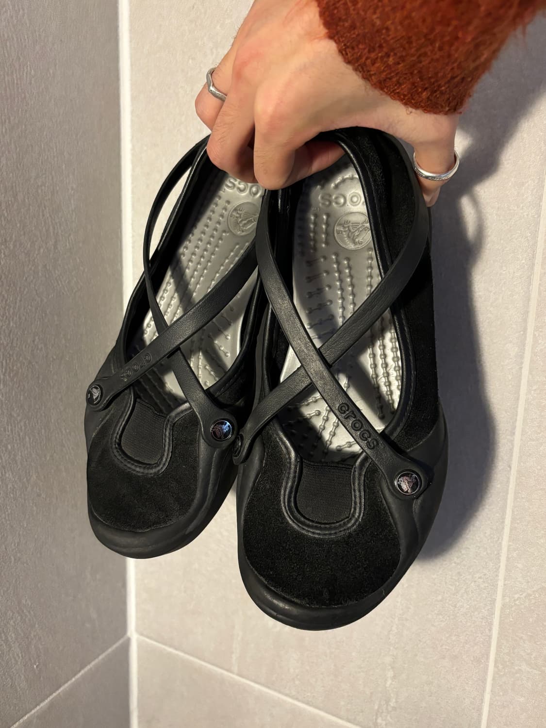 크록스 스웨이드 플랫슈즈 상품이미지1