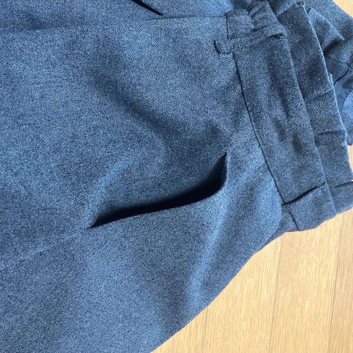 다크그레이 플리츠 미디 스커트 상품이미지4