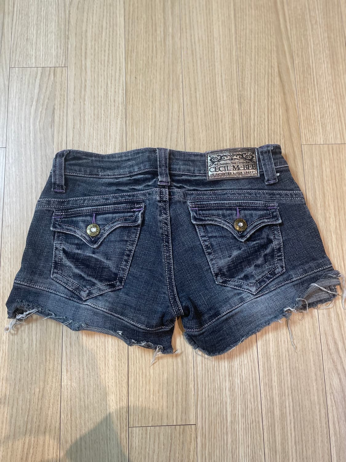 Cecil McBee 세실맥비 퍼플&실버 데님 핫팬츠 상품이미지3