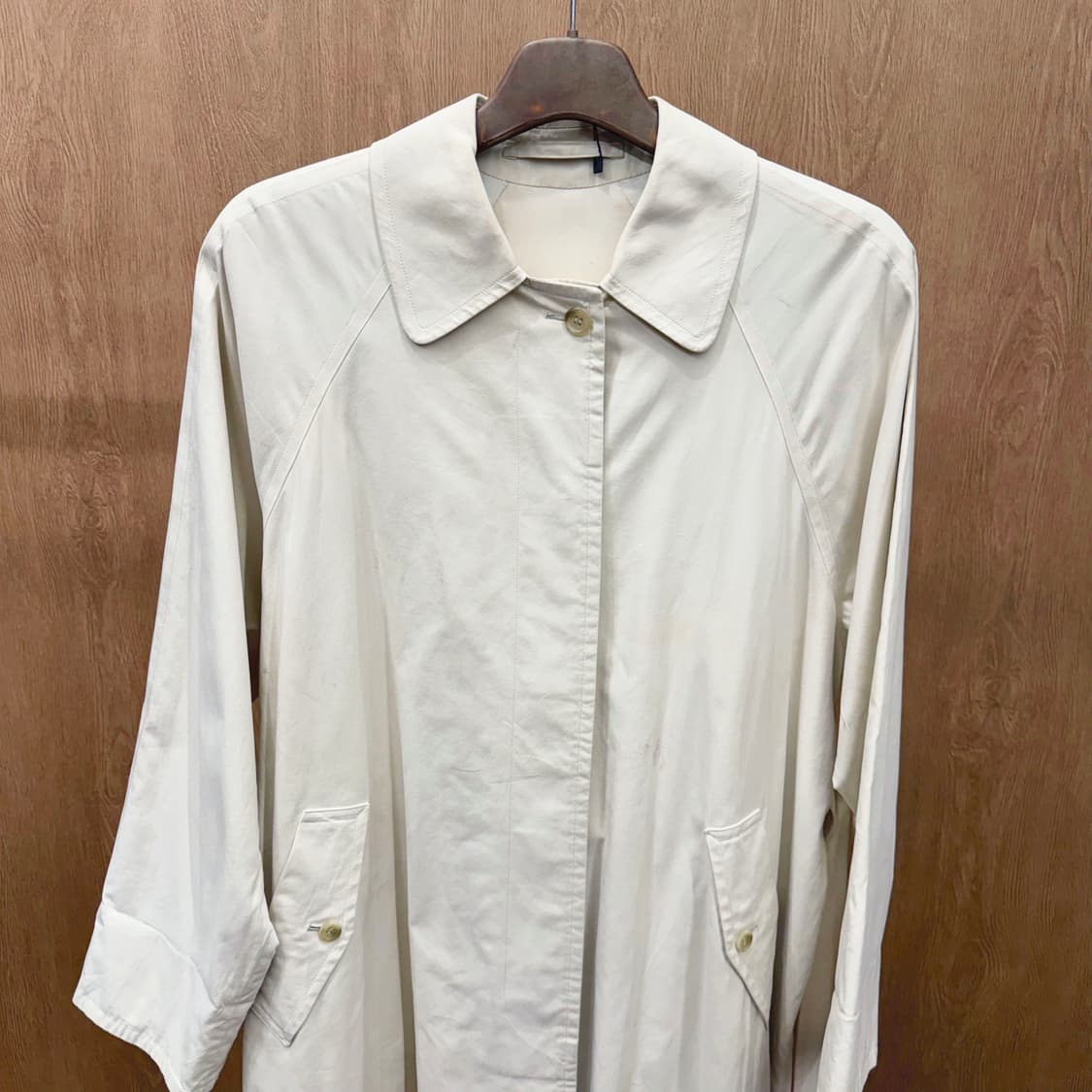 버버리 트렌치 코트 싱글 래글런 롱 벨트 포켓 디테일 아이보리 상품이미지4