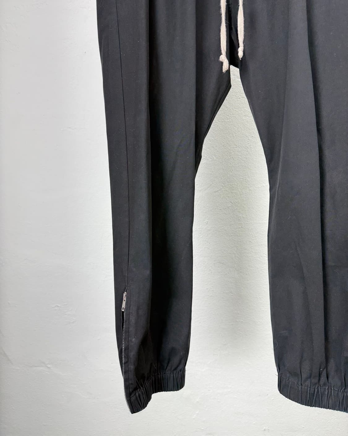 릭 오웬스 19ss 테쿠아틀 블랙 드로스트링 트랙 팬츠 상품이미지4