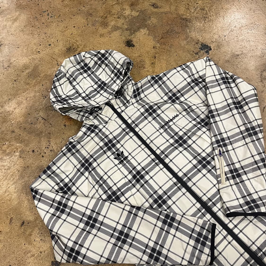 아디다스 체크 흰검 오레오 바람막이 95 상품이미지1