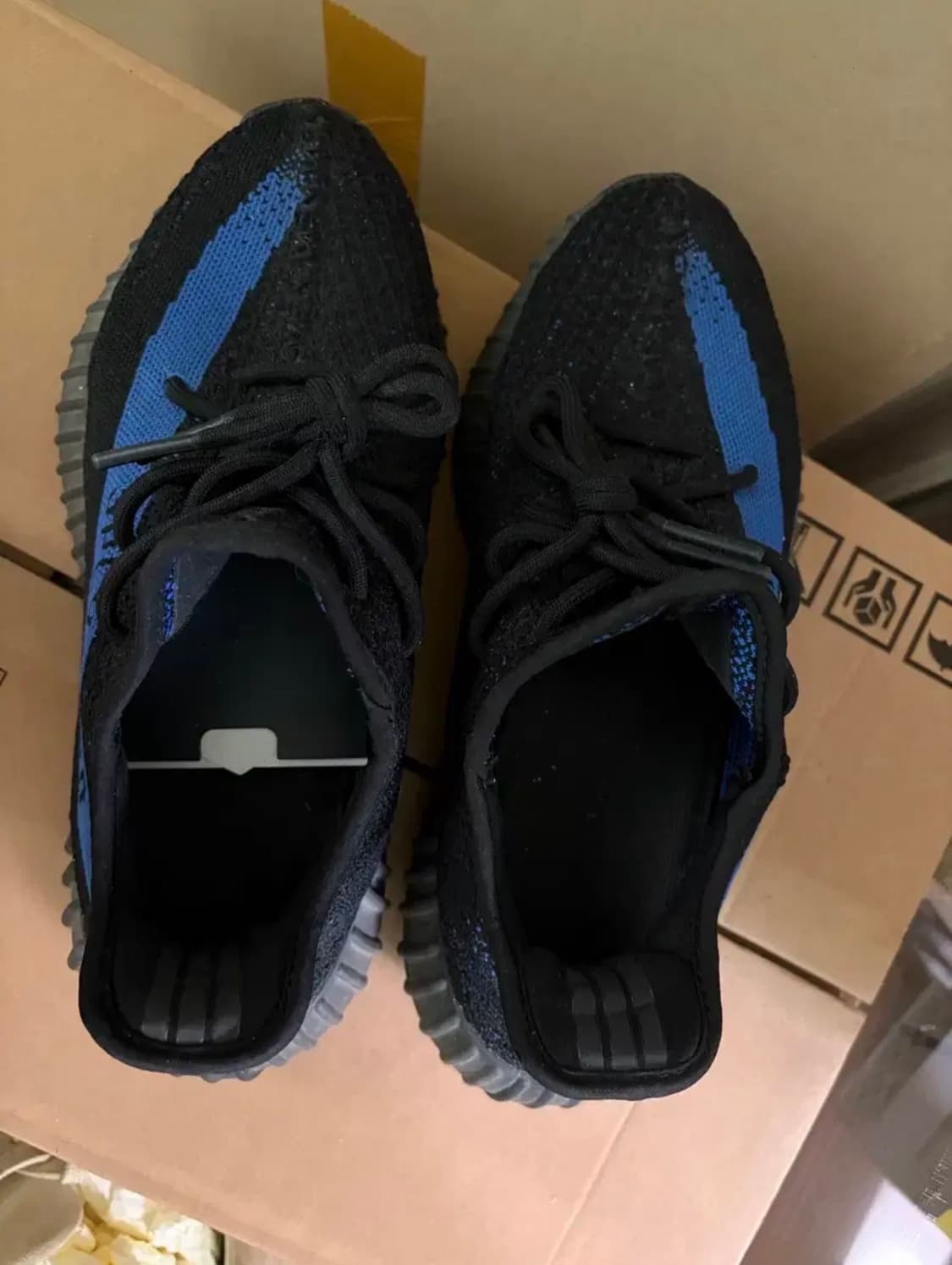 아디다스 이지부스트 v2 상품이미지4