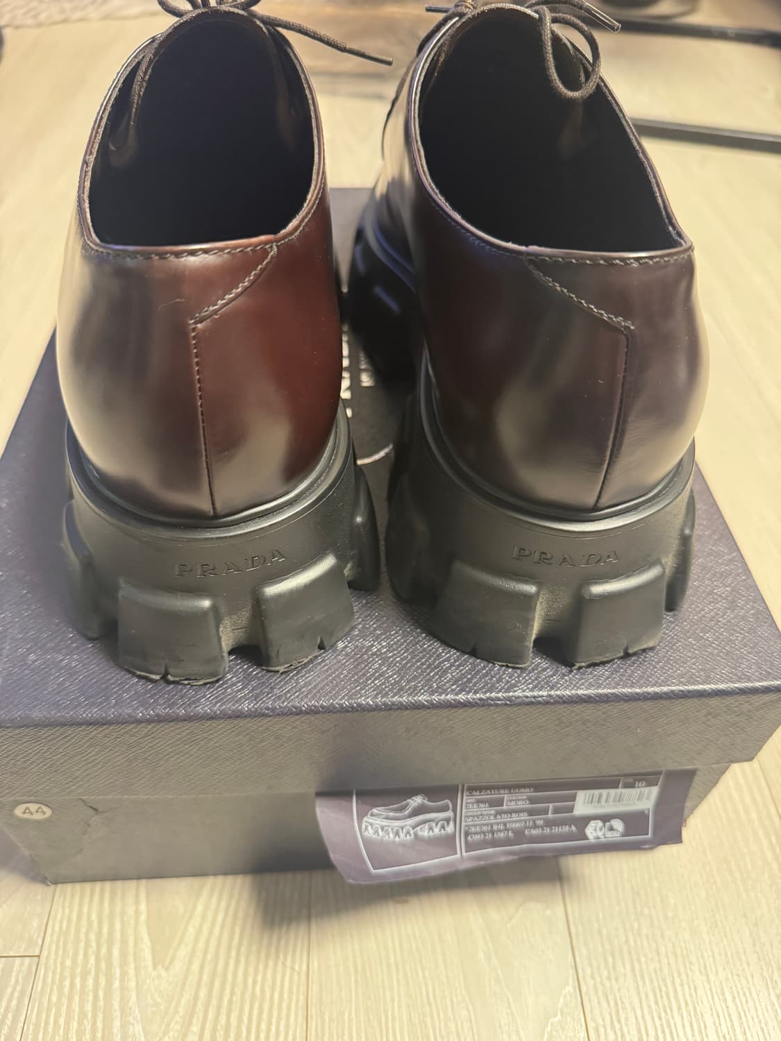 프라다 / 모놀리스 브러시드 가죽 레이스업 로퍼 브라운 / 10 상품이미지6