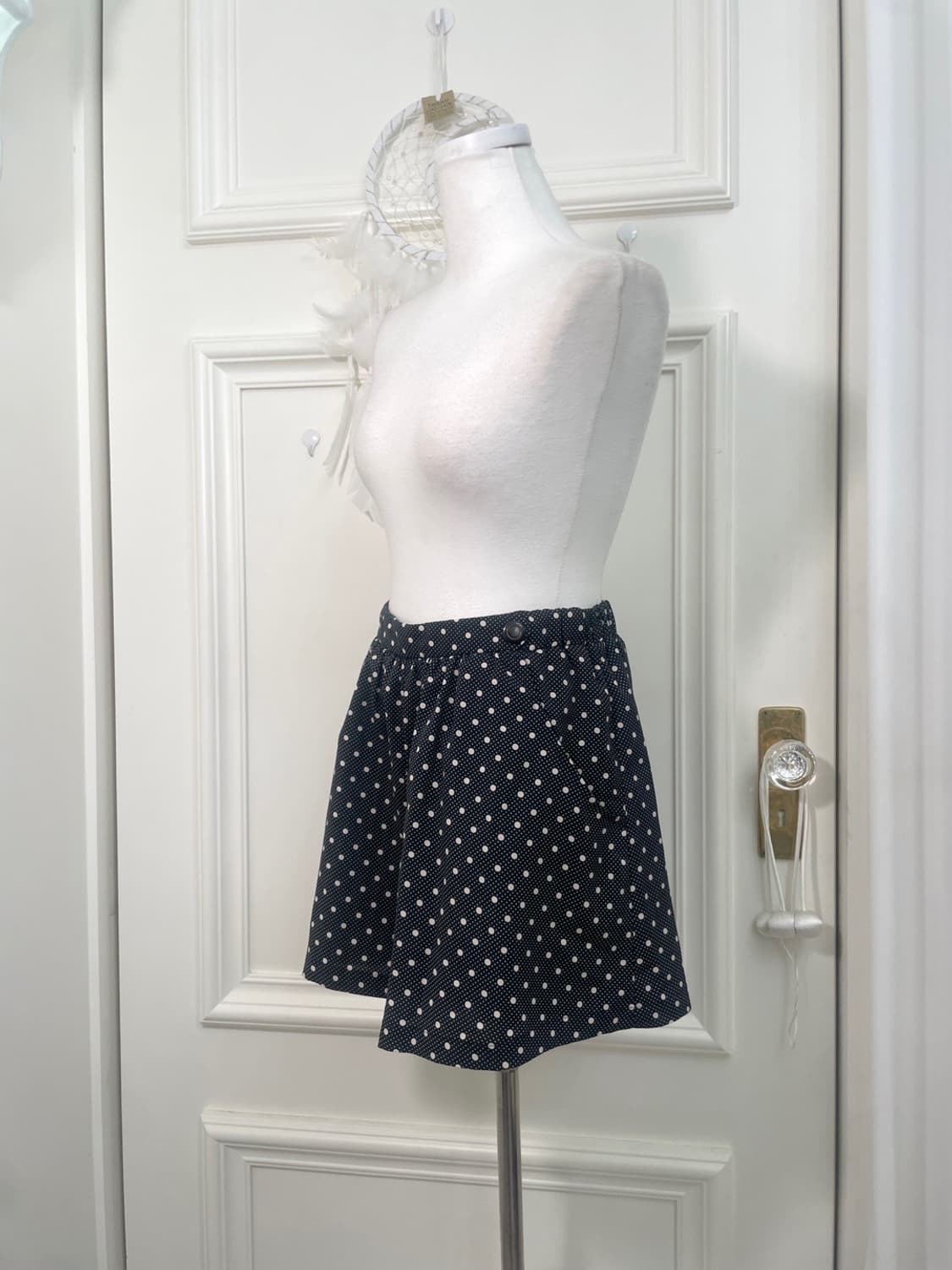 black beige dot button banding mini pant 상품이미지2