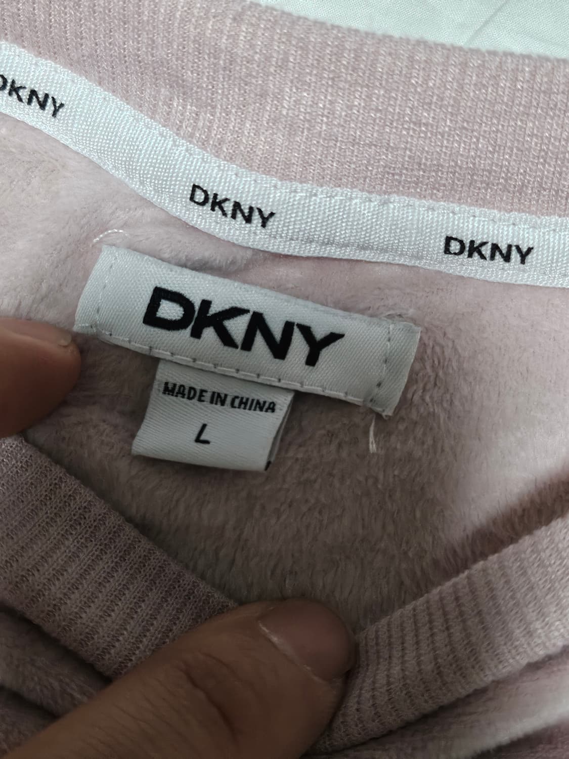 DKNY 벨벳 맨투맨 핑크 L 상품이미지3