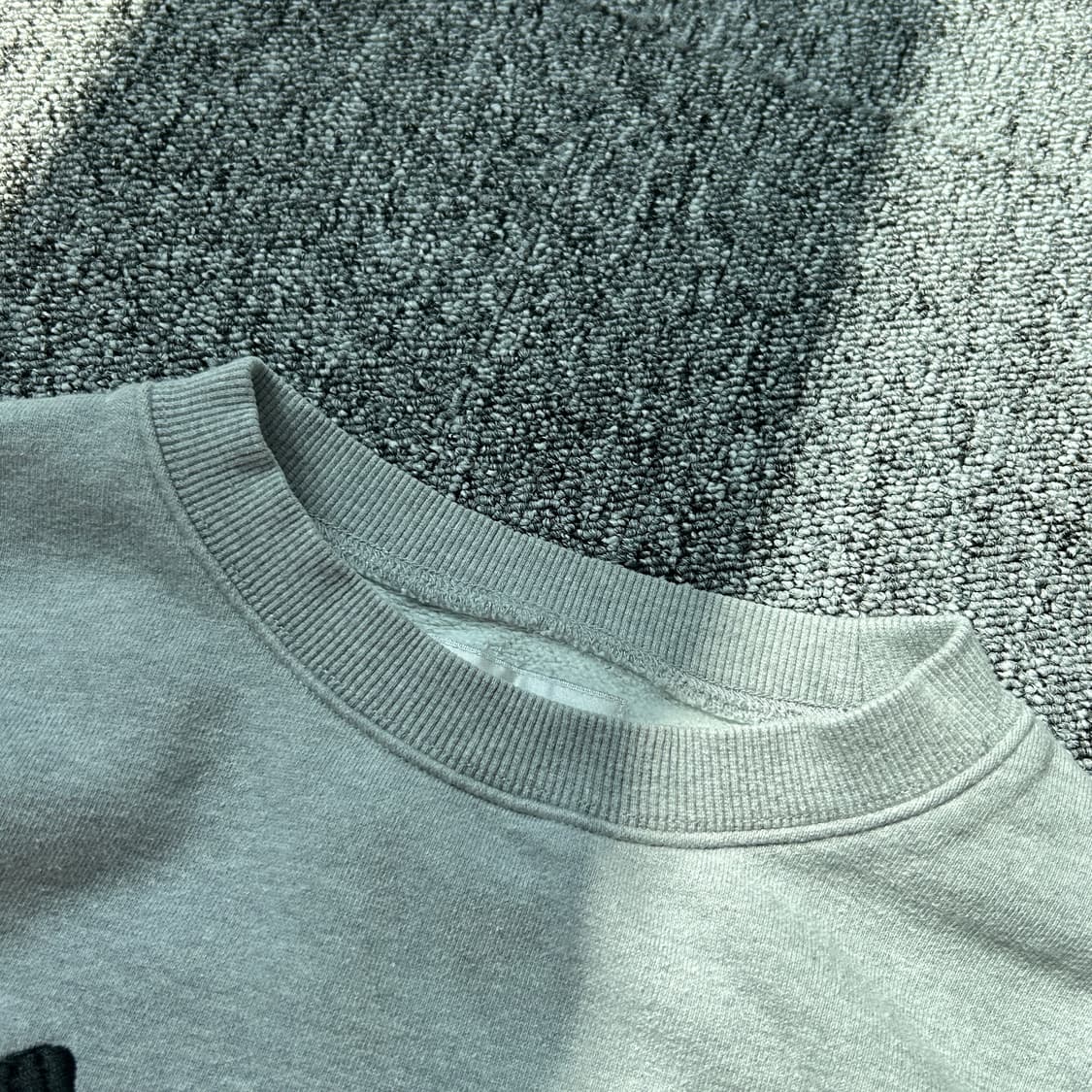 키르시 빅체리 그레이 맨투맨 상품이미지6