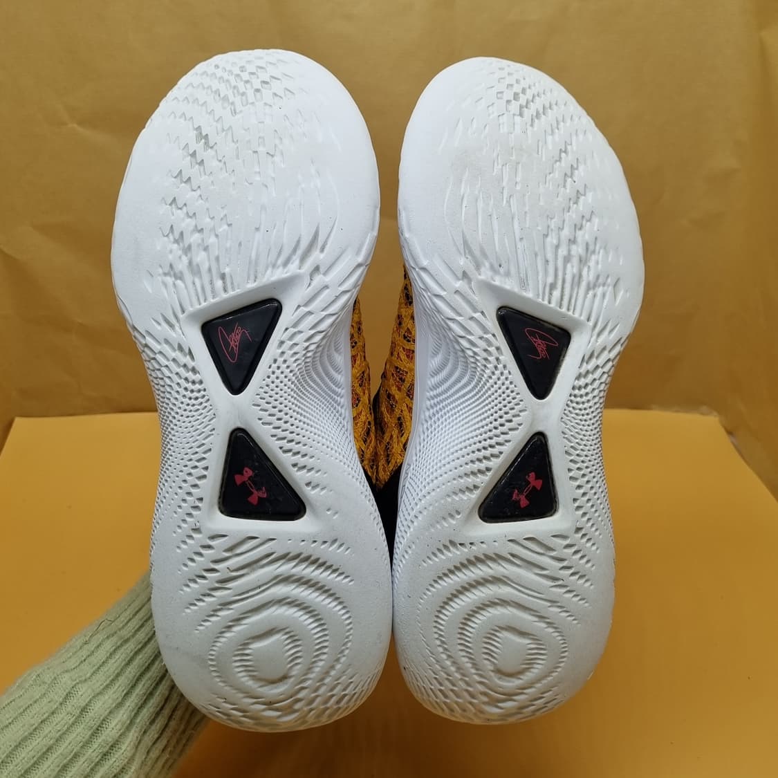 언더아머 커리 플로우9 농구화290 상품이미지3