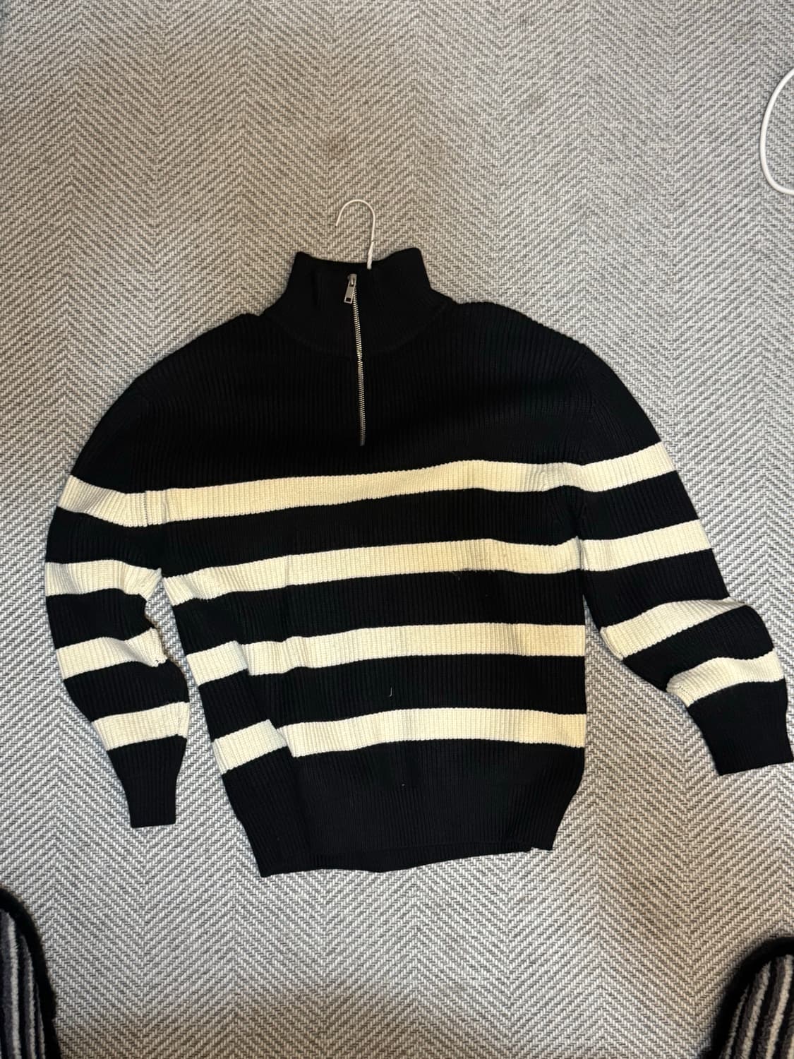 르아르 반집업 스트라이프 니트(M) 상품이미지1