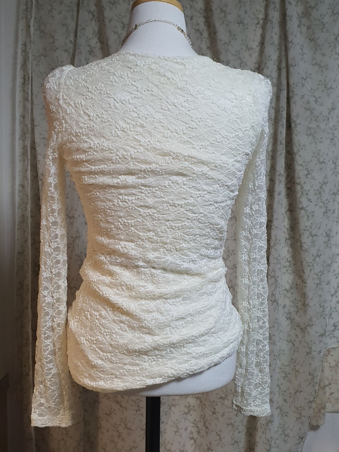 [빈티지] 아이보리 레이스 셔링 긴팔 블라우스 상품이미지3